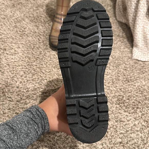 Burberry Rainboots Size 8.5 (38) - Picture 3 of 6